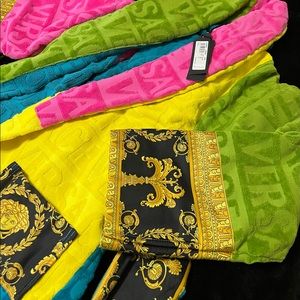 BNWT Versace I Love Baroque Multicolor home Bathroom Size M